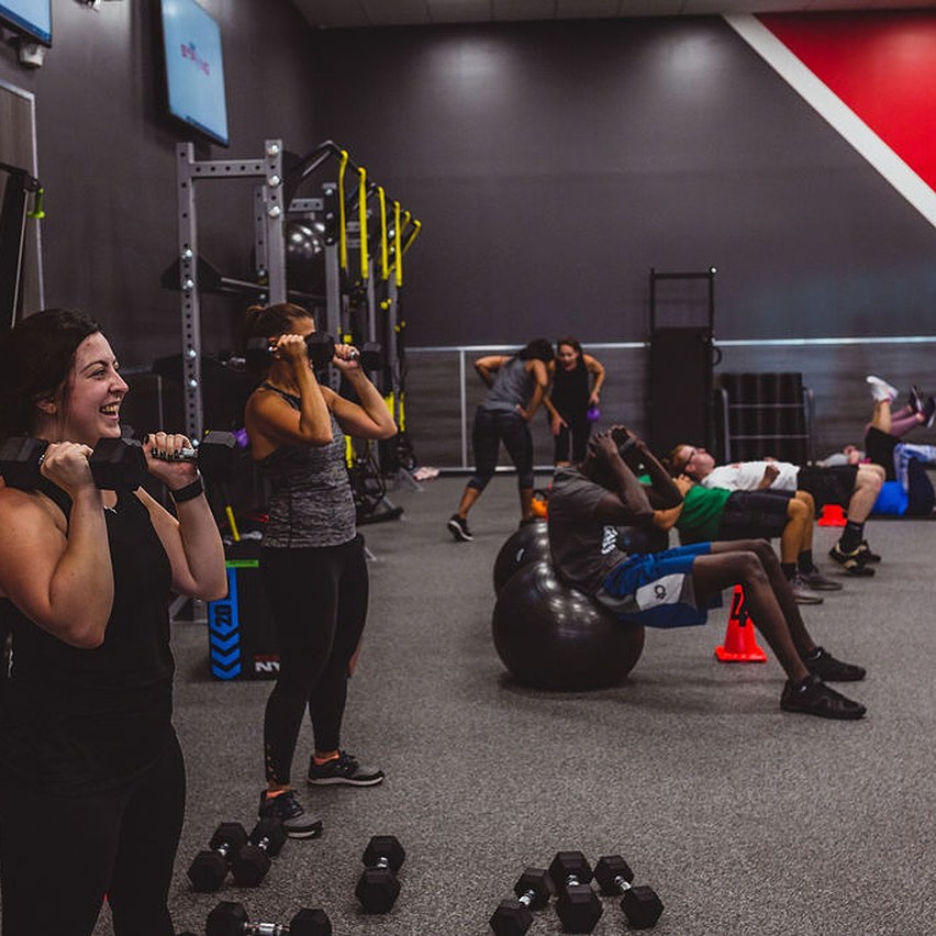 People working out together at Edge Strong.
